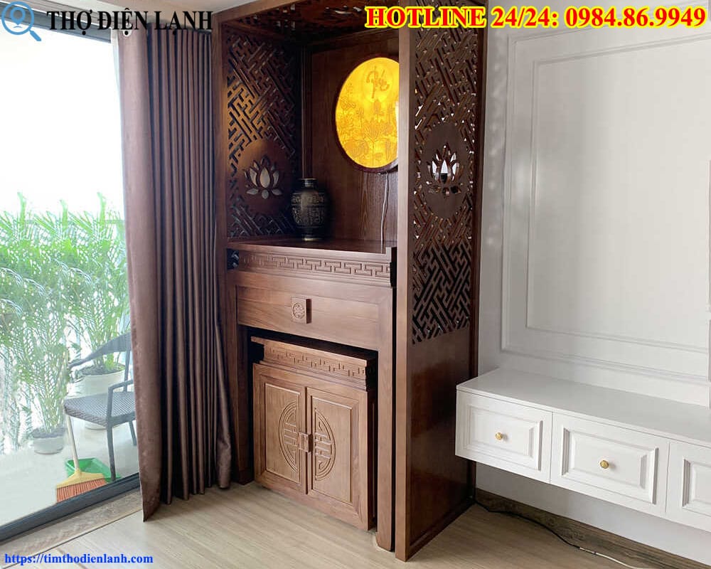 Bàn thờ nhà chung cư ở khoảng tường trống yên tĩnh