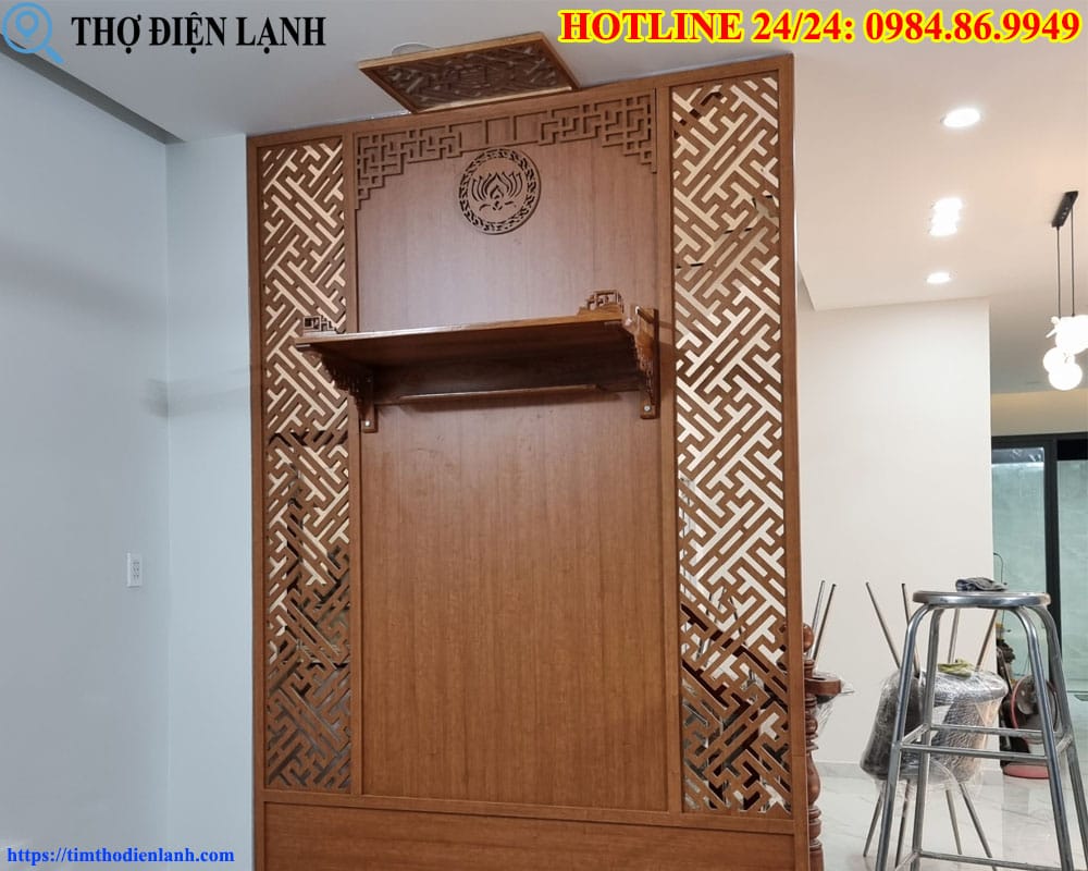 Bàn thờ treo tường kết hợp vách ngăn CNC