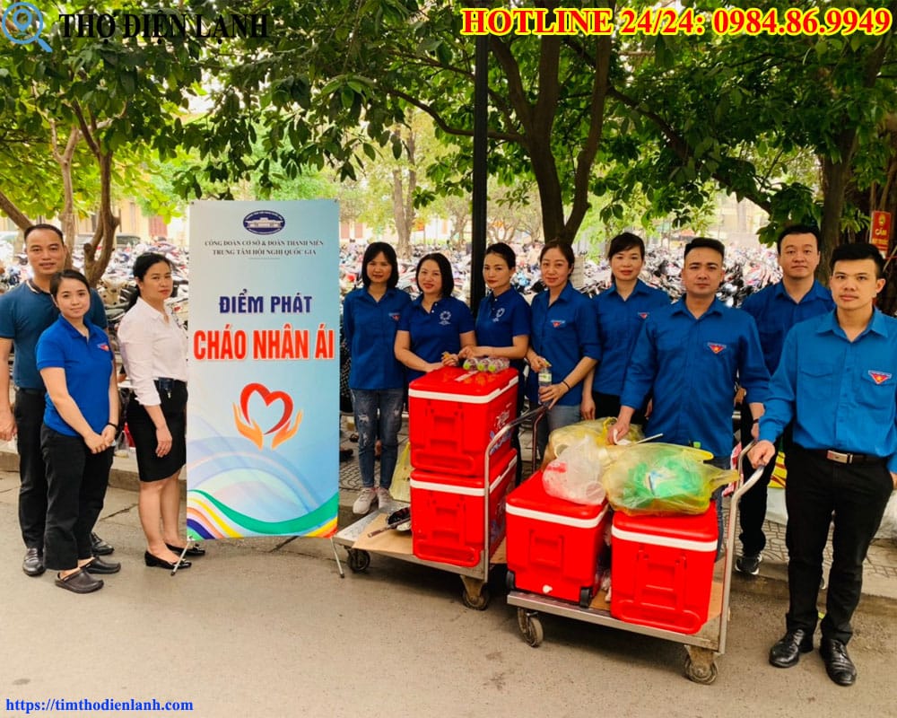 Địa điểm phát cơm từ thiện ở Bệnh viện Bạch Mai