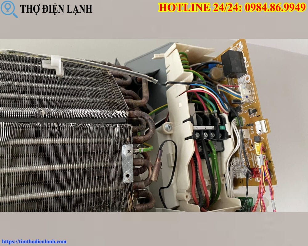 Máy lạnh Panasonic Inverter lỗi cảm biến nhiệt độ