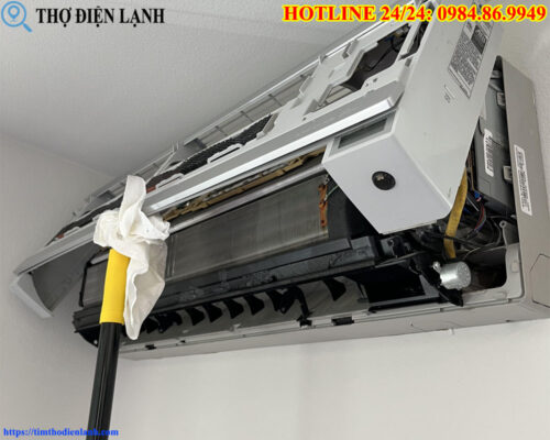 Máng Nước Bị Nứt Hay Ống Thoát Bị Vỡ