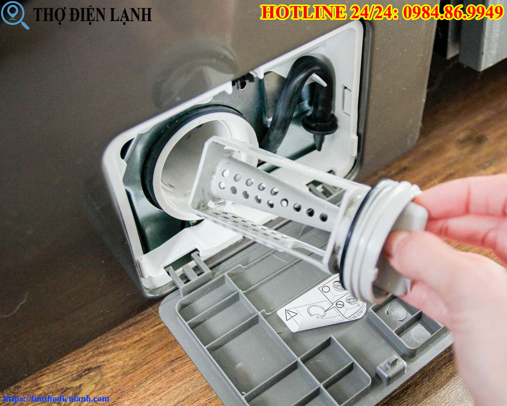 Cách Xử Lý Dị Vật Gây Kẹt Bơm Xả Máy Giặt
