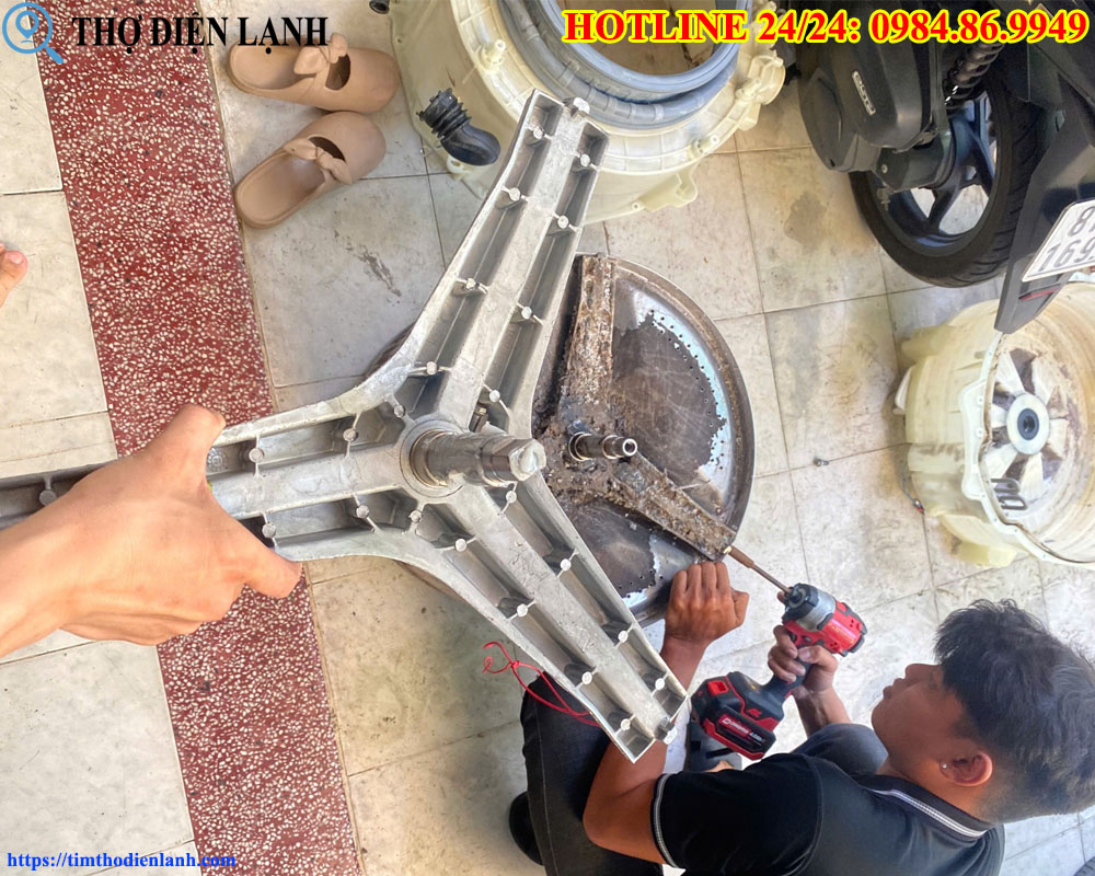 Máy Giặt Cửa Ngang Nguyên Nhân Gãy Chạc Ba