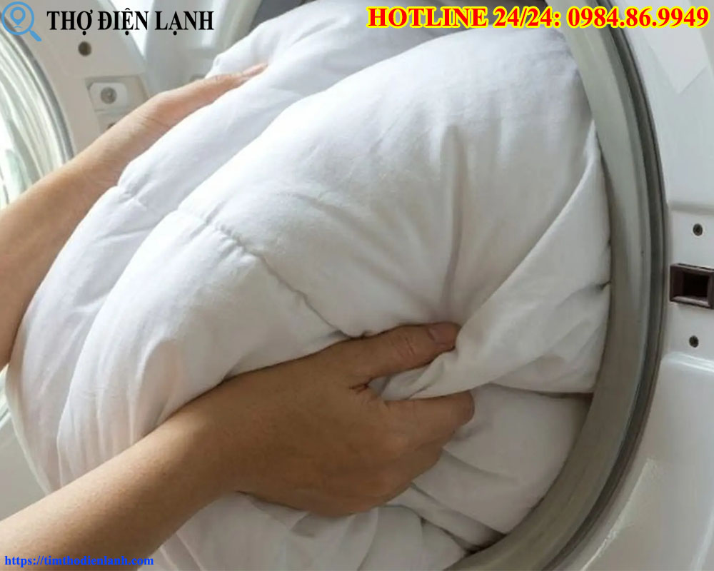 Nhồi Chăn Bông Siêu Nặng Vào Máy Giặt 8kg