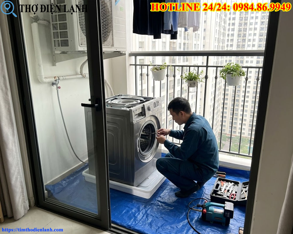 Giải cứu máy giặt tại ban công siêu hẹp căn hộ Mỹ Đình