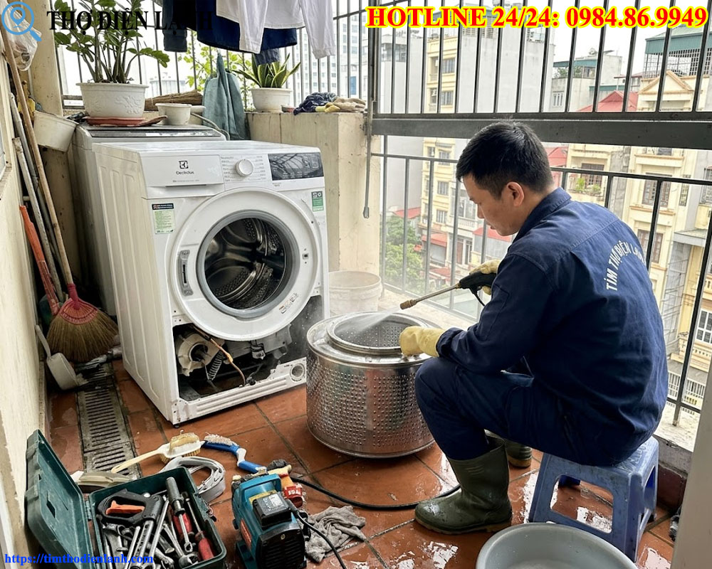 thợ chuyên vệ sinh máy giặt Electrolux lồng ngang tại Hà Nội